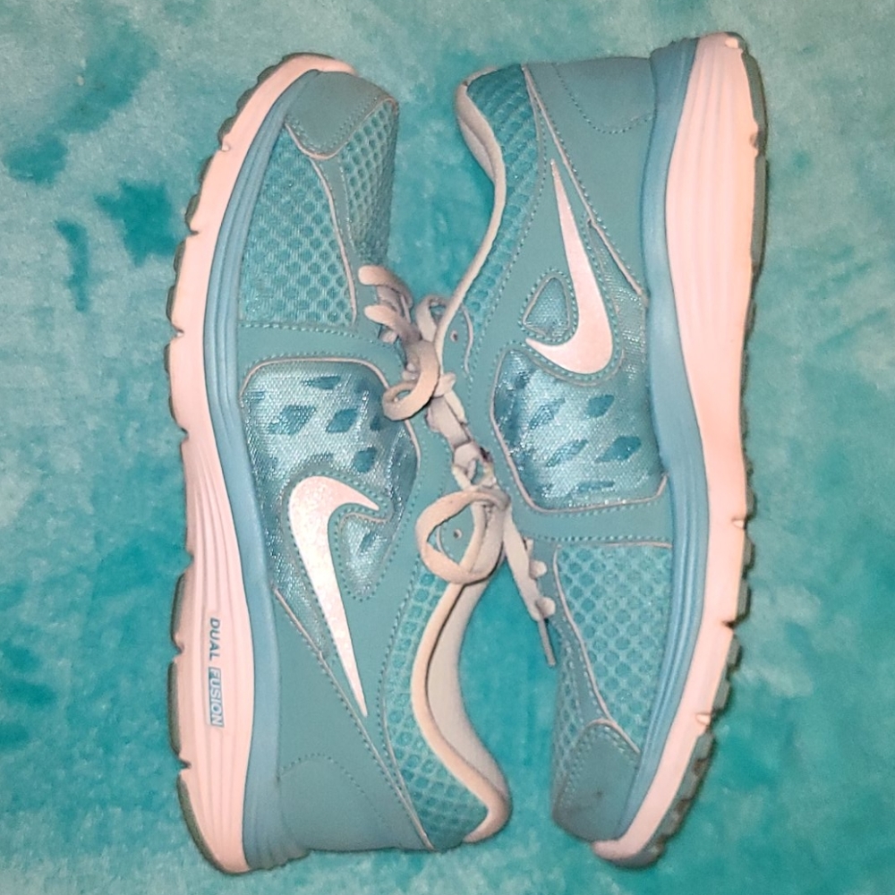 Nike sneakers 👟